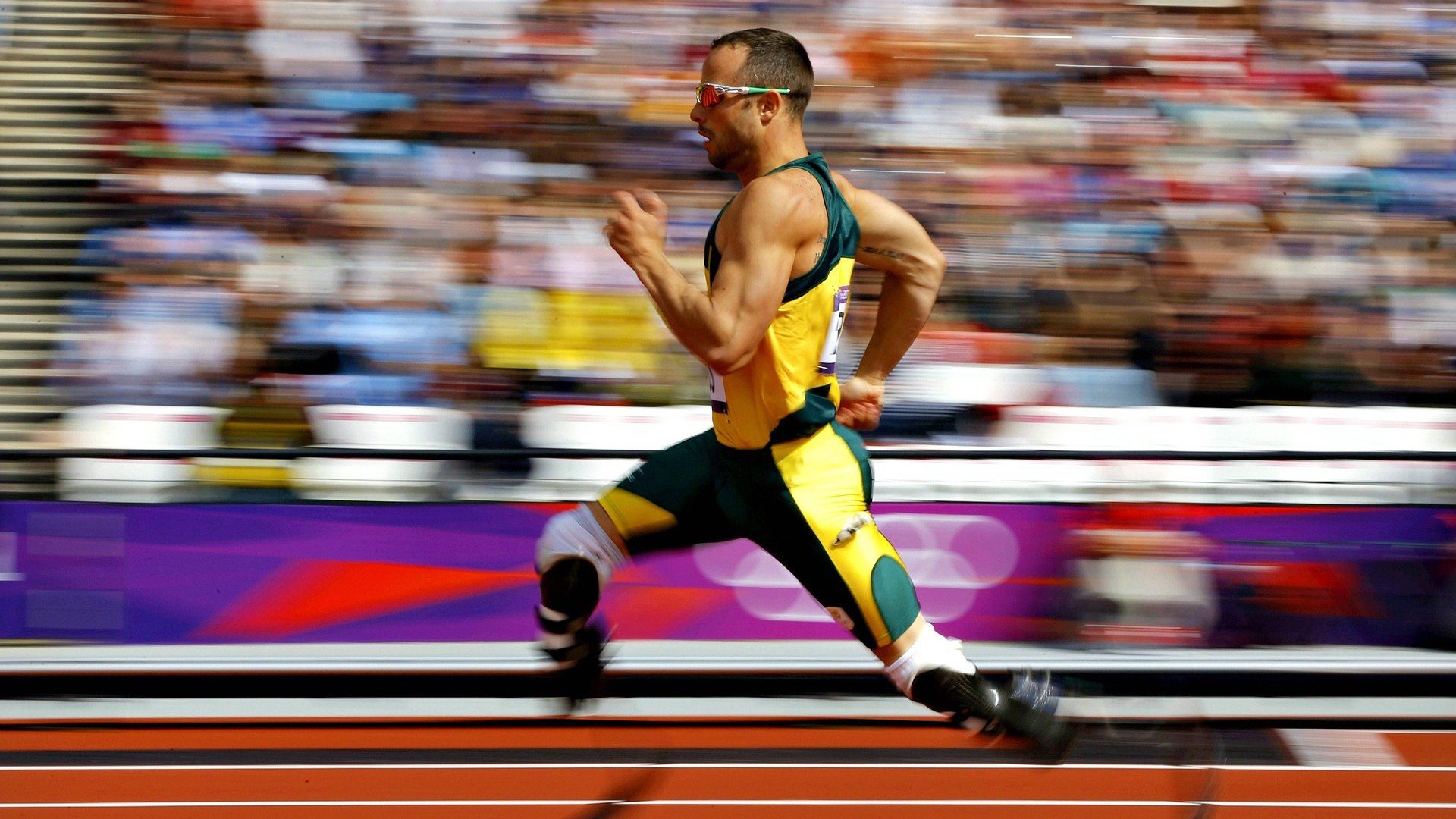 _冬季冰屏幕灯光秀：科技点亮运动夜_，冰屏led显示屏案例