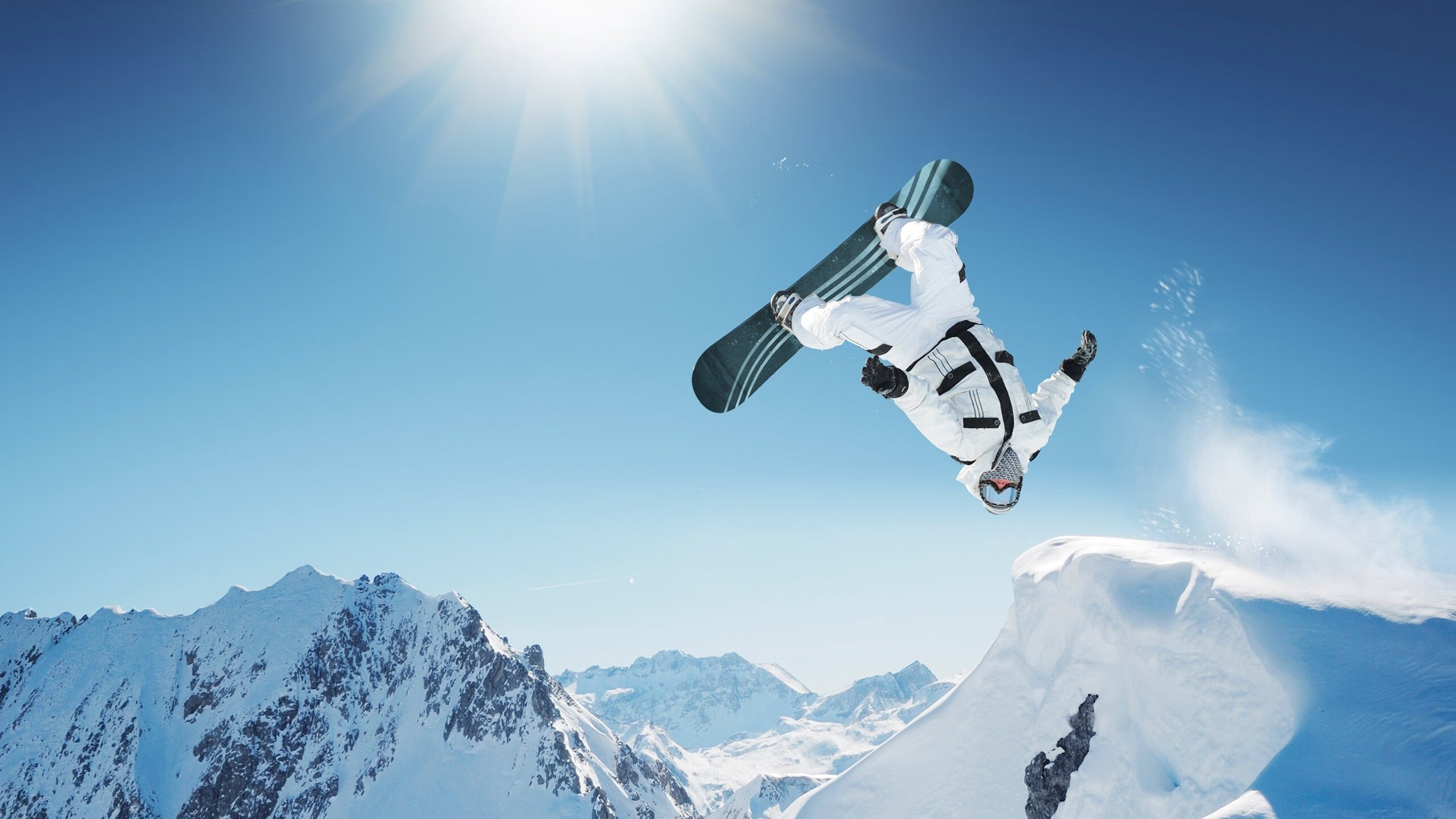 “天气挑战:暴雨雪雾的极限考验”,暴雨气象预报